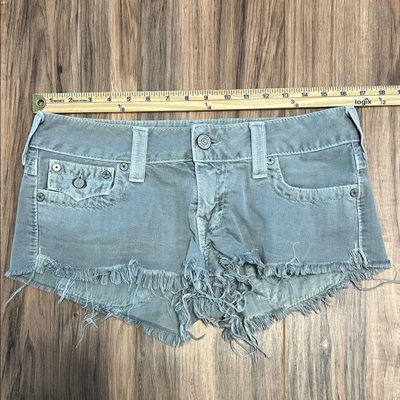 True Religion Joey Cut Off Shorts Women’s Size 30 Gray Distressed Raw Hem - Picture 2 of 8